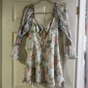 Selfie Leslie (Saints+Secrets) Floral Dress size small